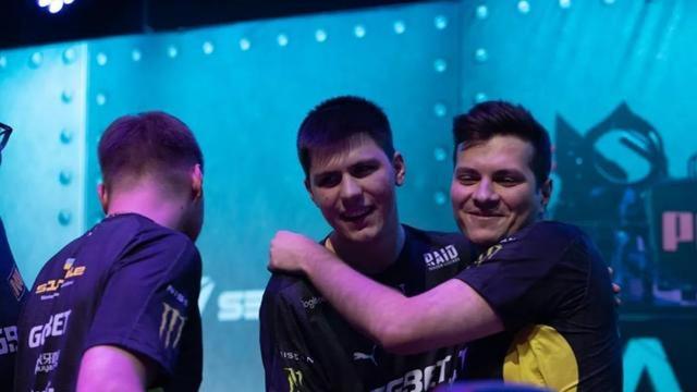 又有数据参 又有数据参